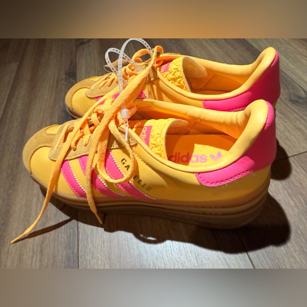 Adidas Gazelle Bright Orange and Pink Shoes size 9 women’s